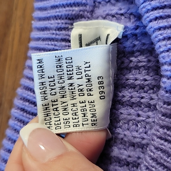 TWO CHUNKY KNIT SWEATERS - Picture 5 of 7